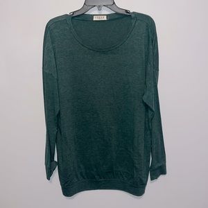 Women’s knit long sleeve shirt with pockets